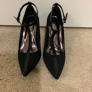 2 Lips Too Black Stilettos Sz 6.5